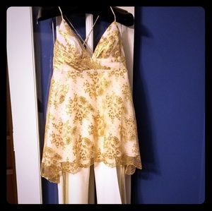 Beautiful like new Cache top